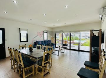 Casa · 180m² · 4 Ambientes · 4 Cocheras · Casa en Venta de 4 Ambientes en Cruz del Sur Canning San Vicente con Pileta