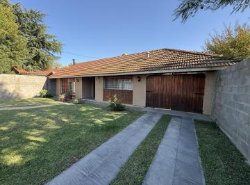 Casa · 175m² · 4 Ambientes · 2 Cocheras · Casa en Venta Burzaco 4 Ambientes - Apto Credito - Gran Jardin