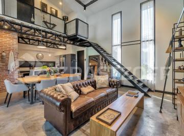 Casa · 184m² · 5 Ambientes · Casa de Diseño en Altos del Barranco con Cuarto en Planta Baja