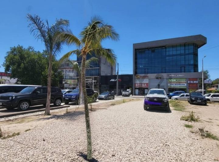 Local comercial · 72m² · 4 Cocheras