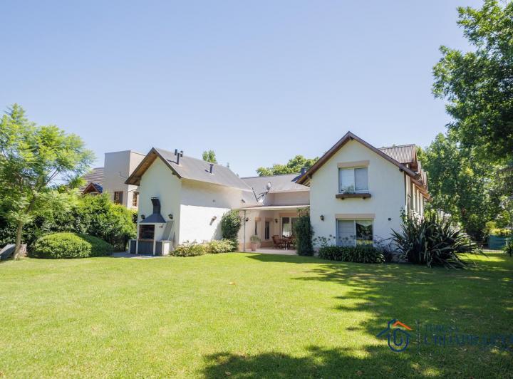 Casa · 312m² · 3 Dormitorios · 1 Cochera
