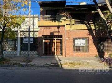 Casa · 233m² · 4 Ambientes · 1 Cochera · Venta en Block: Casa de 2 Plantas Local en Esquina