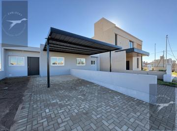 Casa · 105m² · 3 Ambientes · Oportunidad Dúplex 2 Dorm. 2 Baños Todo Planta Baja