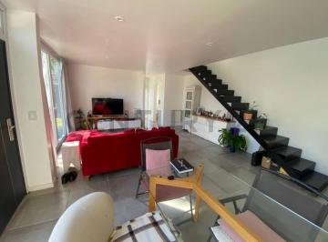 Casa · 80m² · 3 Ambientes · 2 Cocheras · Dúplex en Venta en City Bell 485 E 31 y 31bis con Cochera y Patio.