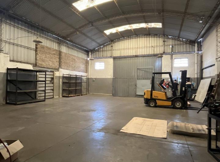 Local comercial · 836m² · 4 Ambientes · 6 Cocheras