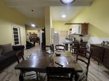 Casa · 180m² · 9 Ambientes · 1 Cochera · Casa en Venta B° Alta Cordoba 3 Dorm., Apto Credito