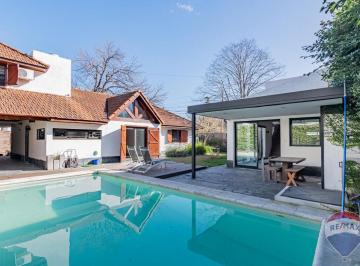 Casa · 270m² · 5 Ambientes · 2 Cocheras · Casa en Venta en Gonnet