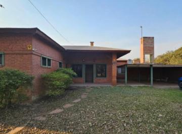 Casa · 234m² · 8 Ambientes · 2 Cocheras · Casa - Resistencia