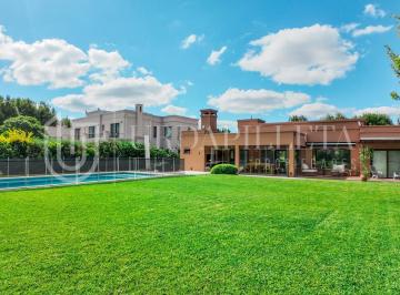 Casa · 200m² · 6 Ambientes · 4 Cocheras · Casa en Venta en Estancias del Pilar La Argentina