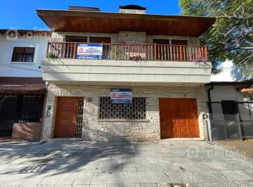 Casa · 395m² · 8 Ambientes · 1 Cochera · Doble Vivienda en Lote Propio con Ascensor | Ideal Comercial, Institucional o Multifamiliar