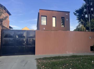 Casa · 100m² · 3 Ambientes · 3 Cocheras · Muy Linda Casa a Estrenar!
