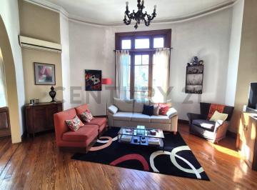 PH · 135m² · 4 Ambientes · PH de Estilo con Terraza Propia - Quincho - Escritorio - 200 m² - Flores Norte