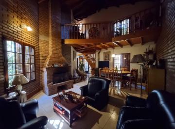 Casa de 3 ambientes, Mendiolaza · Venta Casa 2 Dorm + Escritorio - Quincho Piscina - Posibilidad Desarrollar Locales S/ Av Tissera