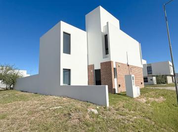 Casa · 175m² · 8 Ambientes · 2 Cocheras · Casa de 3 Dorm. a Estrenar en Terrazas de Manantiales