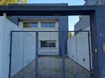 Casa de 3 ambientes, La Plata · Dúplex de 2 Dorm. con Cochera y Amplio Patio – Alquiler | La Plata