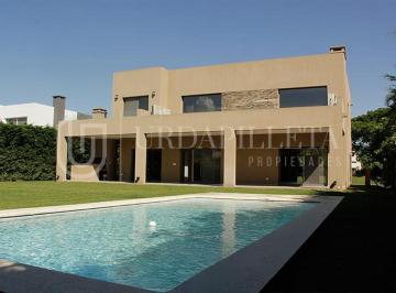 Casa · 280m² · 4 Ambientes · 1 Cochera · Casa en Venta en La Lomada de Pilar