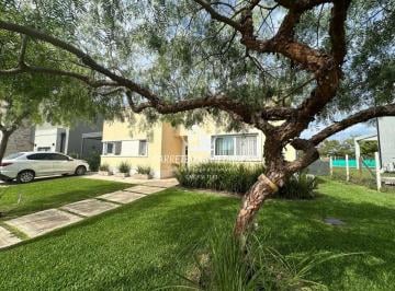 Casa de 4 ambientes, Pilar · Casa en Venta Moderna de 4 Ambientes con Pileta. Santa Elena. Pilar