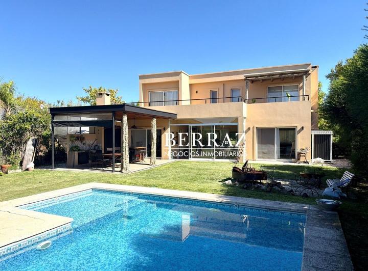 Casa · 192m² · 5 Ambientes · 2 Cocheras