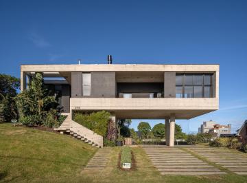 Casa · 171m² · 4 Ambientes · 1 Cochera · Casa en Venta Pinamar Centro Playa