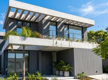 Casa · 300m² · 4 Ambientes · 3 Cocheras · Casa en Venta - Castaños, Nordelta
