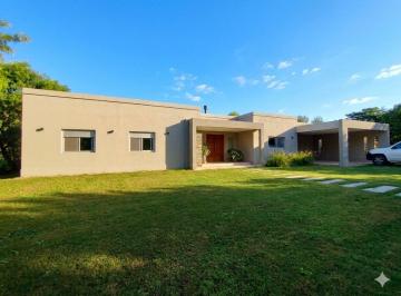 Casa · 181m² · 7 Ambientes · 2 Cocheras · Alquiler Casa Amoblada de Categoria