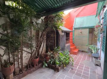 Casa · 98m² · 4 Ambientes · 1 Cochera · Venta Casa Caseros Patio Parrilla Terraza