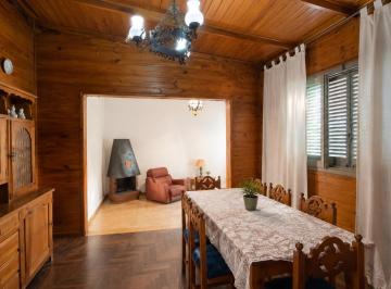 Casa · 98m² · 4 Ambientes · 1 Cochera · Venta Casa Caseros Patio Parrilla Terraza