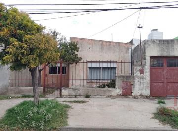 Casa · 120m² · 4 Ambientes · 2 Cocheras · Venta Casa en Barrio Villa Delfina