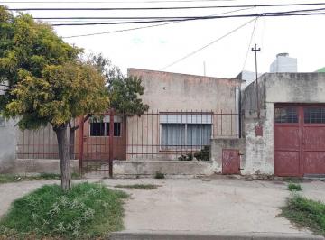 Casa · 120m² · 4 Ambientes · 2 Cocheras · Venta Casa en Barrio Villa Delfina