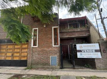 Casa · 200m² · 6 Ambientes · 2 Cocheras · Venta Casa 4 Dorm., Parque, Cochera