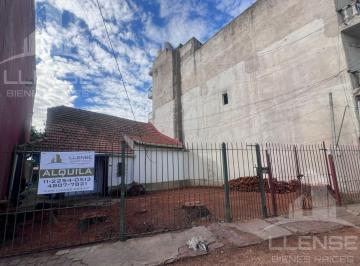 Casa · 94m² · 3 Ambientes · 3 Cocheras · Casa 4 Ambientes en Alquiler - Ezpeleta Centro