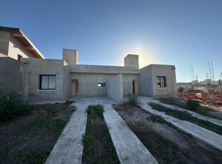 Casa · 72m² · 4 Ambientes · 1 Cochera
