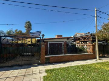 Casa · 202m² · 7 Ambientes · 4 Cocheras · Venta Casa + Quincho/loft con Pileta y Cochera Barrio Santa Rita, Granadero Baigorria