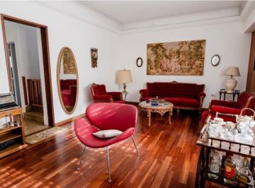 PH de 6 ambientes, La Plata · Casa en PH con 4 Dorm. y Garage Frente a Plaza Islas Malvinas