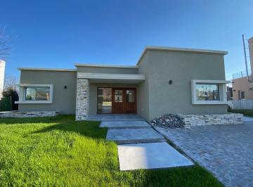 Casa · 155m² · 4 Ambientes · 2 Cocheras · Casa - Fincas de Hudson