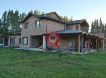 Quinta vacacional · 356m² · 9 Ambientes · 2 Cocheras · Chalet 3 Hab. Sobre Cinco Ha de Terreno (Casa Quinta)