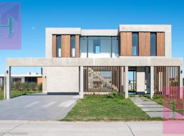 Casa · 132m² · 3 Ambientes · 2 Cocheras · Venta - Casa a Estrenar en Lares de Canning - Lote 71