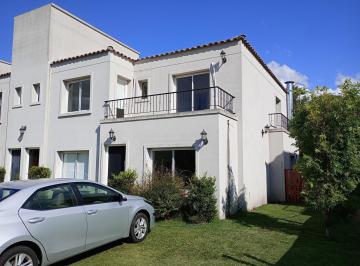 Fachada dia soleado · Casa Duplex 4 Amb en Venta La Angélica Pilar Amenities