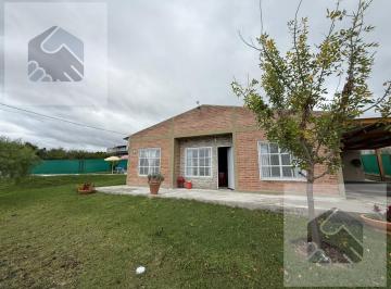 Casa · 75m² · 6 Ambientes · 2 Cocheras · Casa de 75 m² con 2 Dorm. en San Roque, 500 m² de Terreno