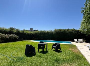 Casa · 260m² · 5 Ambientes · 3 Cocheras · Alquiler Amoblado Yb - Country del Pilar