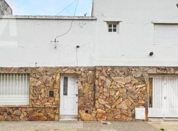 Casa · 180m² · 6 Ambientes · 2 Cocheras · Casa en La Plata 4 Dorm.