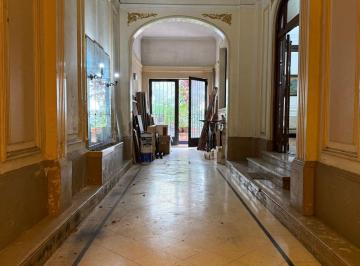 Casa de 6 ambientes, Flores · Casa en Venta - Lote Propio
