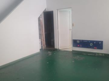 acceso a oficina en entrepiso · Venta PH en Pb Ideal Para Depósito