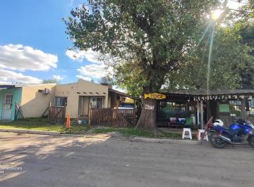 Casa · 143m² · 5 Ambientes · Casa en Esquina con Locales Comerciales Cerca de Barrio Cerrado - Formosa 1000 - Roldán | Venta