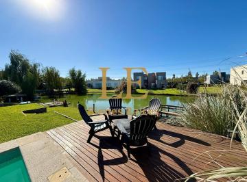 Casa · 150m² · 4 Ambientes · 4 Cocheras · Venta Casa Santa Isabel a La Laguna