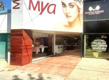 Oficina comercial , Córdoba · Alquiler de Local Sobre Av Rafael Nuñez 3961