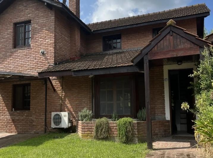Casa · 240m² · 5 Ambientes · 2 Cocheras