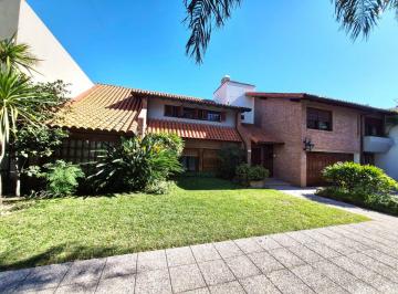 Casa de 9 ambientes, Morón · Casa con 900 m² y 5 Dorm. en Venta en Castelar