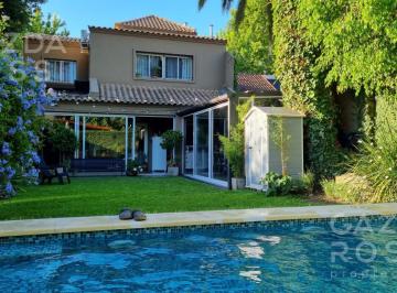Casa · 315m² · 6 Ambientes · 2 Cocheras · Casa en Adrogue