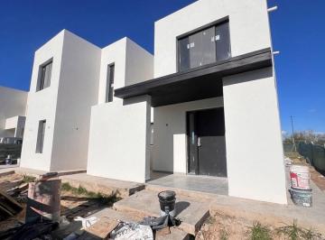 Casa · 181m² · 4 Ambientes · 2 Cocheras · Casa en Venta en Santa Ana, Villanueva, Tigre